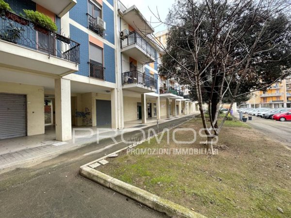 negozio in vendita a Cagliari in zona Genneruxi