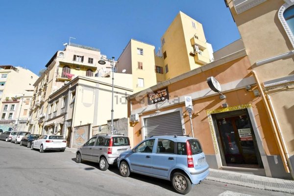 locale commerciale in vendita a Cagliari in zona Villanova