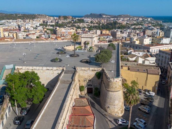 intera palazzina in vendita a Cagliari in zona Castello