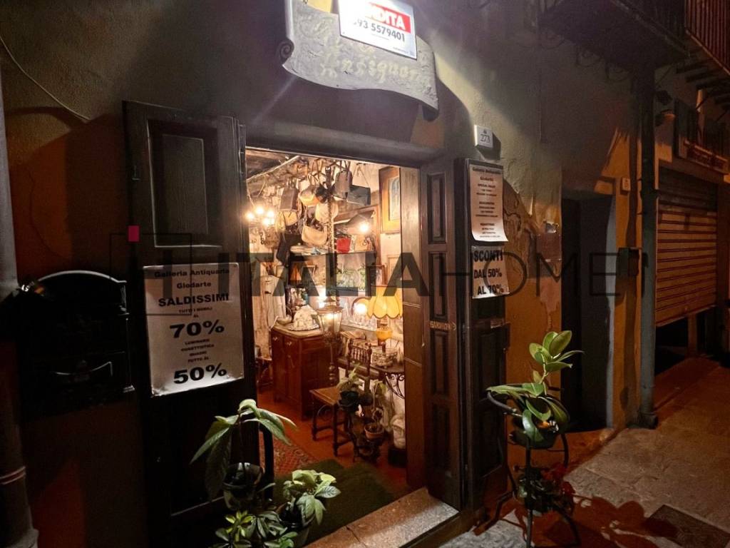 negozio in vendita a Cagliari in zona Stampace/Punici