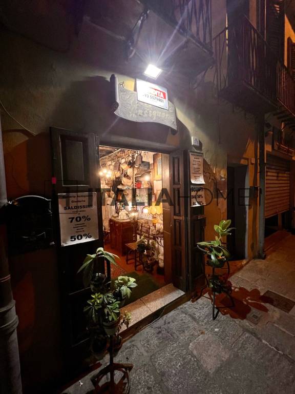 negozio in vendita a Cagliari in zona Stampace/Punici