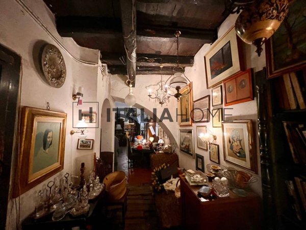 negozio in vendita a Cagliari in zona Stampace/Punici