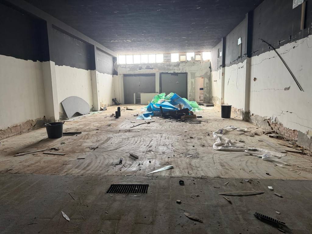 negozio in vendita a Cagliari in zona Sant'Avendrace
