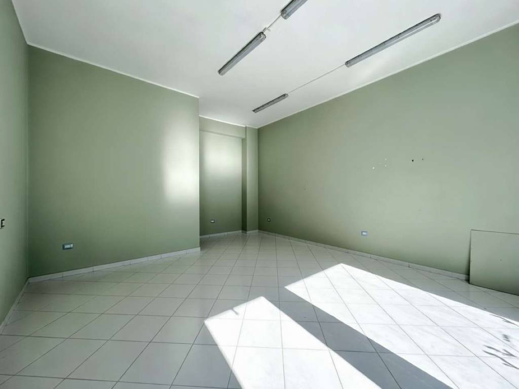 locale commerciale in vendita a Cagliari in zona Is Mirrionis/San Michele