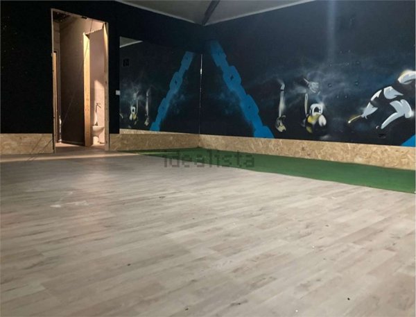 locale commerciale in vendita a Cagliari in zona Is Mirrionis/San Michele