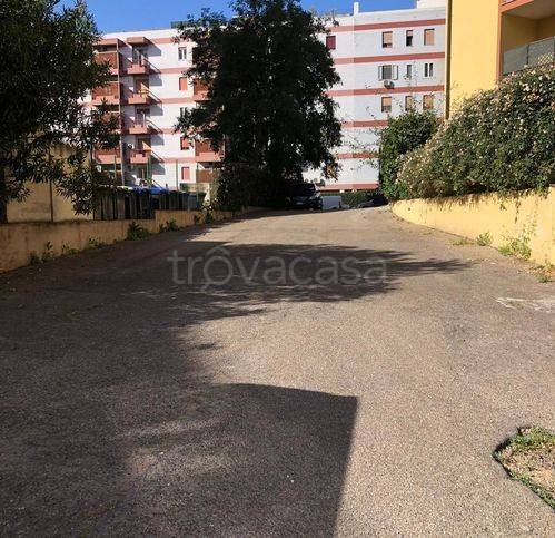 negozio in vendita a Cagliari in zona Is Mirrionis/San Michele