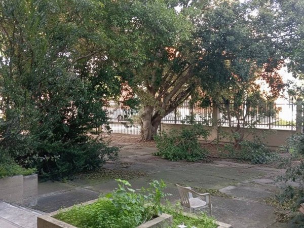 negozio in vendita a Cagliari in zona Pirri