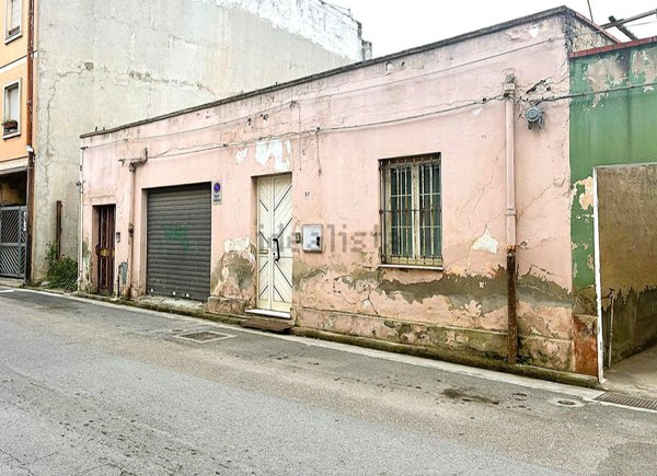 casa indipendente in vendita a Cagliari in zona Pirri