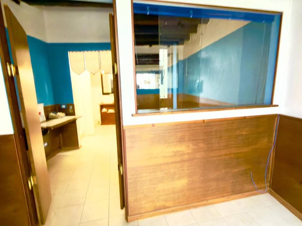 negozio in vendita a Cagliari in zona Villanova