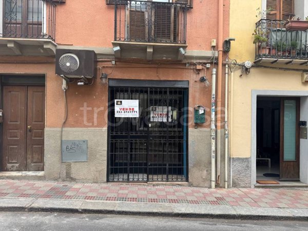 negozio in vendita a Cagliari in zona Villanova