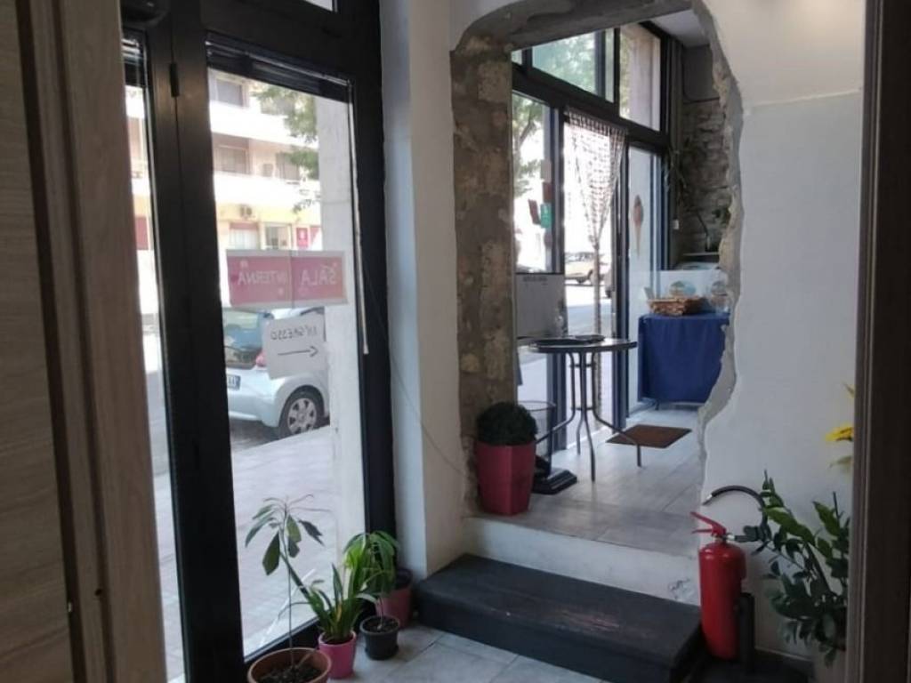 negozio in vendita a Cagliari in zona Monte Urpinu