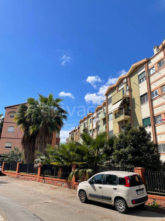 appartamento in vendita a Cagliari in zona Genneruxi