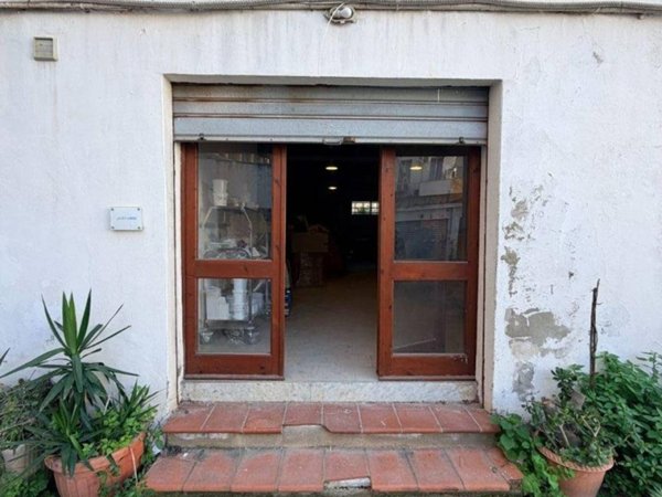 locale commerciale in vendita a Cagliari in zona Marina