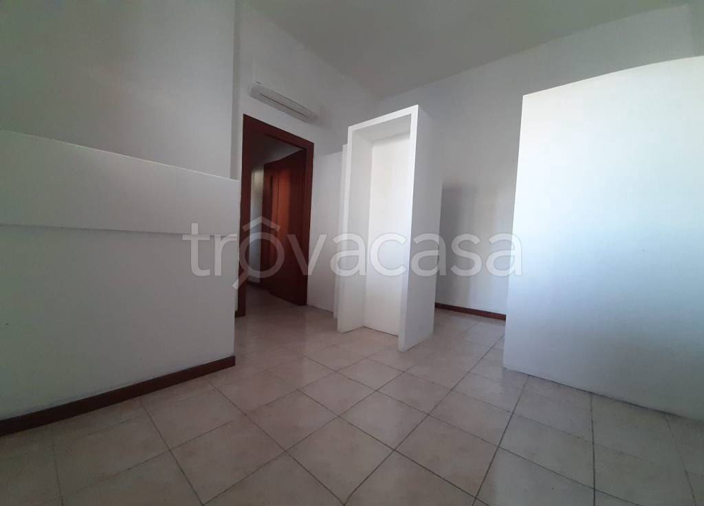 negozio in vendita a Cagliari in zona Pirri