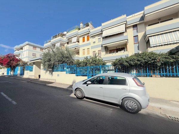 ufficio in vendita a Cagliari in zona Pirri