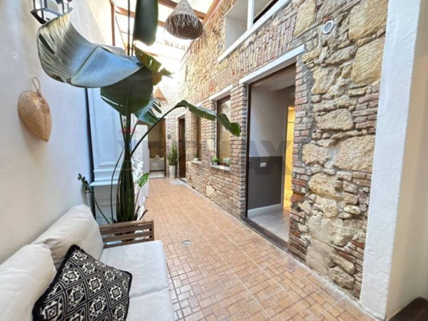 appartamento in vendita a Cagliari in zona Villanova