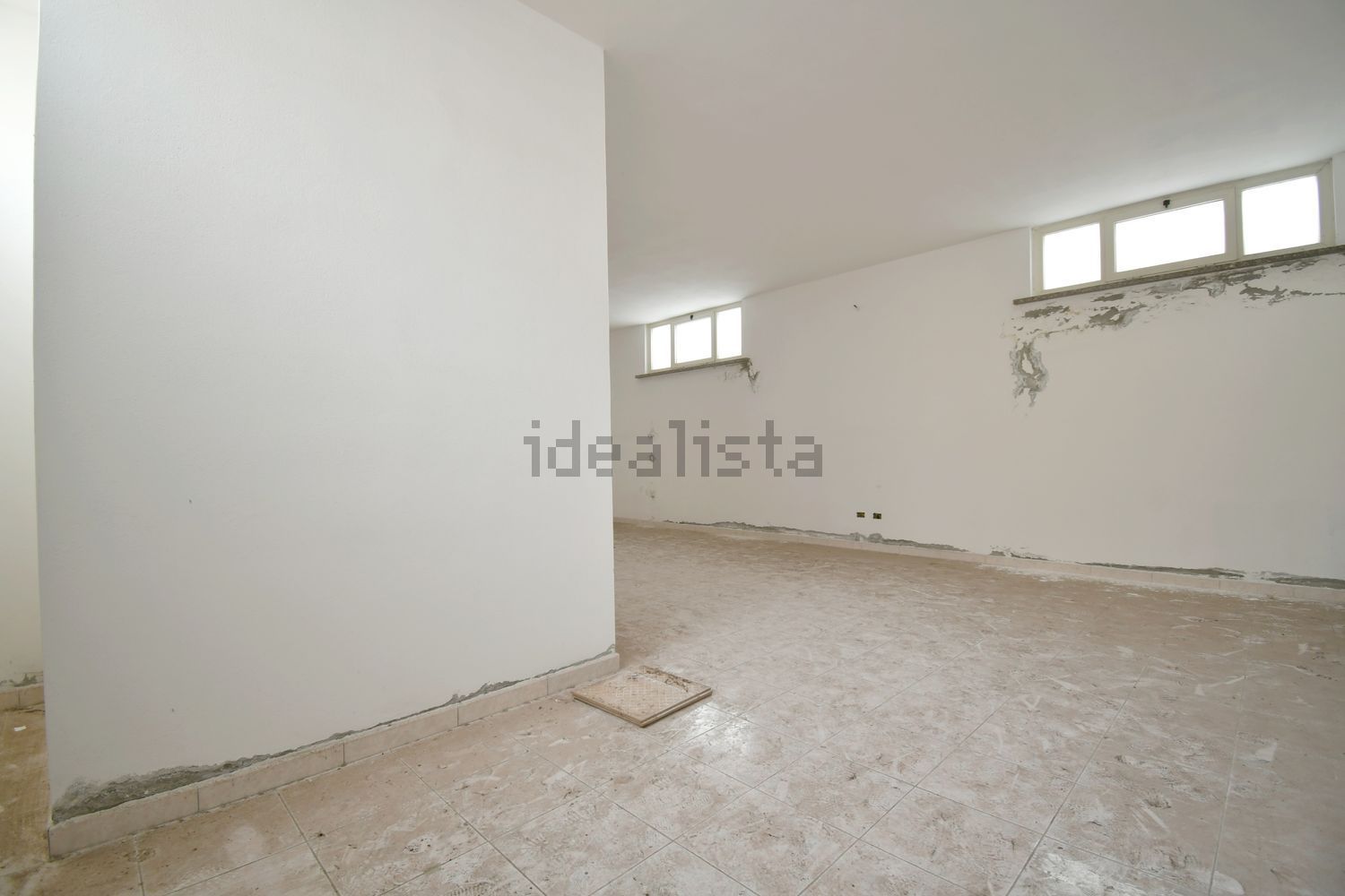 locale commerciale in vendita a Cagliari in zona Pirri