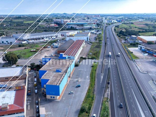 negozio in vendita a Cagliari in zona Sant'Avendrace