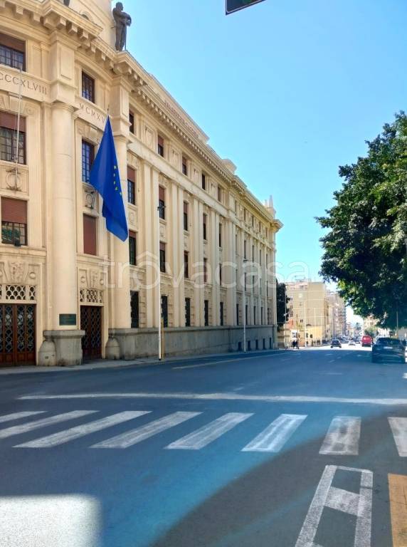 negozio in vendita a Cagliari in zona Villanova