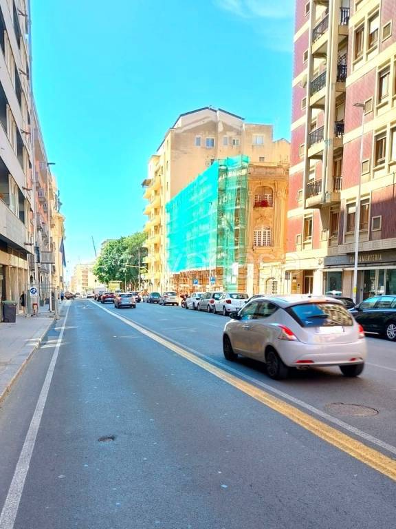 negozio in vendita a Cagliari in zona Villanova
