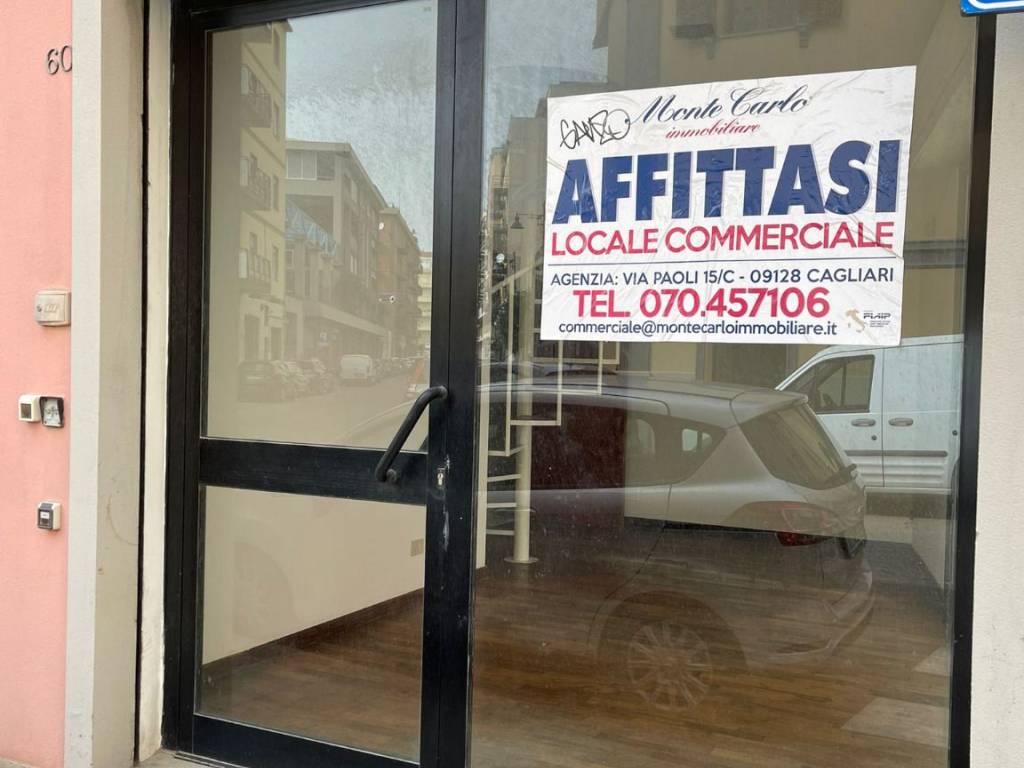 negozio in vendita a Cagliari in zona Villanova