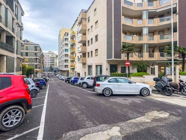 negozio in vendita a Cagliari in zona Stampace/Punici