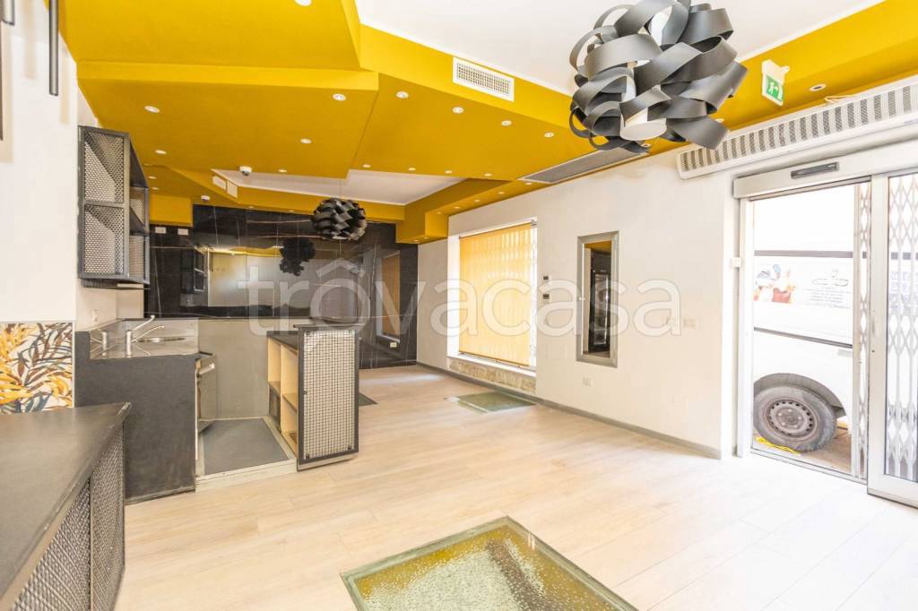 negozio in vendita a Cagliari in zona Marina