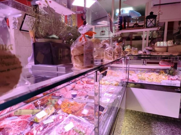 negozio in vendita a Cagliari in zona La Vega