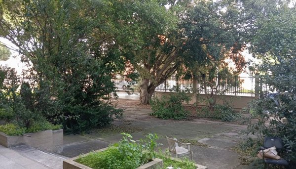 locale commerciale in vendita a Cagliari in zona Pirri