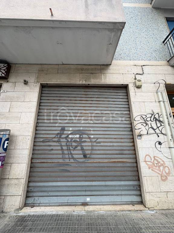 negozio in vendita a Cagliari in zona Genneruxi