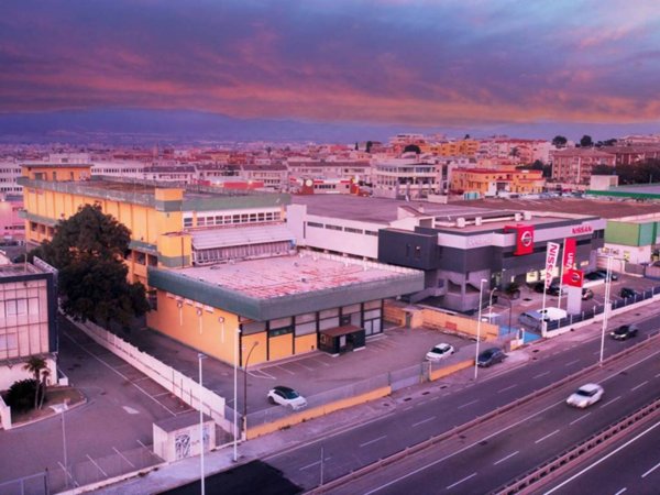 negozio in vendita a Cagliari in zona Pirri