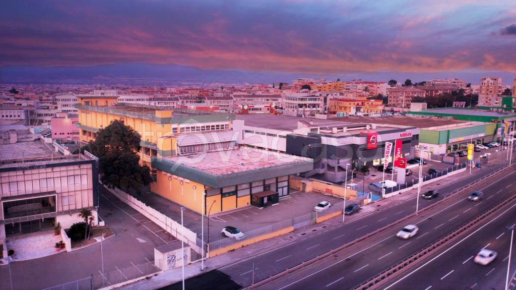 negozio in vendita a Cagliari in zona Pirri