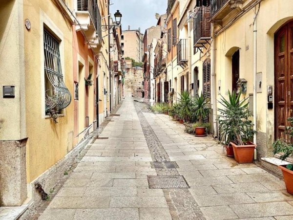 appartamento in vendita a Cagliari in zona Stampace/Punici