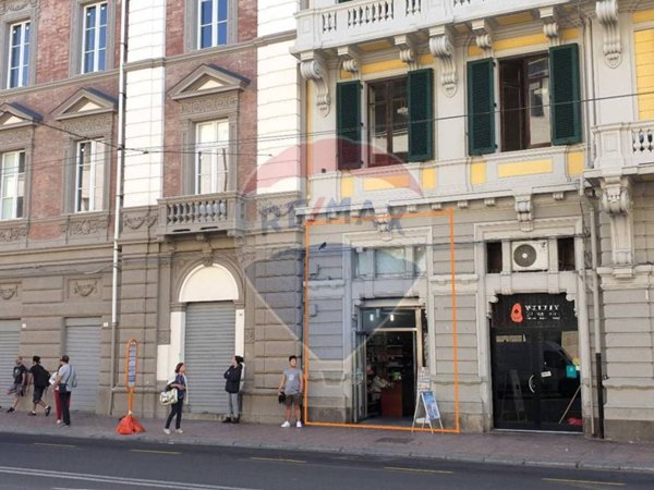 negozio in vendita a Cagliari in zona Marina
