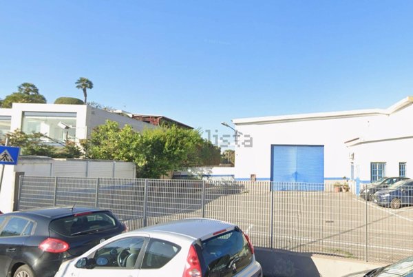 locale commerciale in vendita a Cagliari