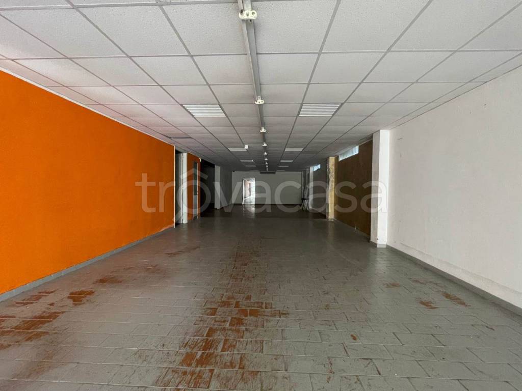 locale commerciale in vendita a Cagliari in zona Pirri