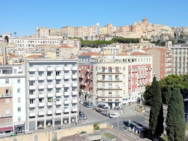appartamento in vendita a Cagliari in zona Villanova