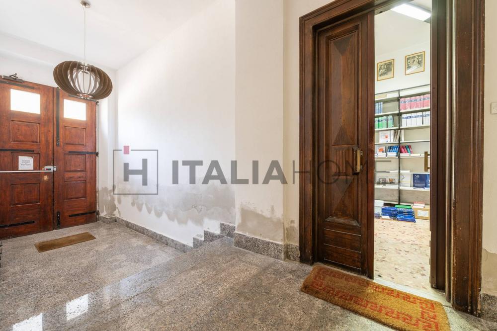 appartamento in vendita a Cagliari in zona Tribunale