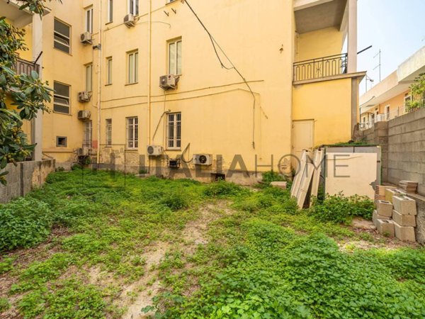 negozio in vendita a Cagliari in zona Tribunale