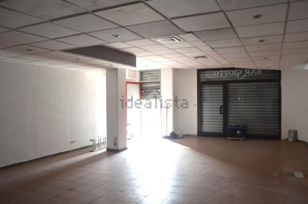 negozio in vendita a Cagliari in zona Tuvixeddu/Tuvumannu