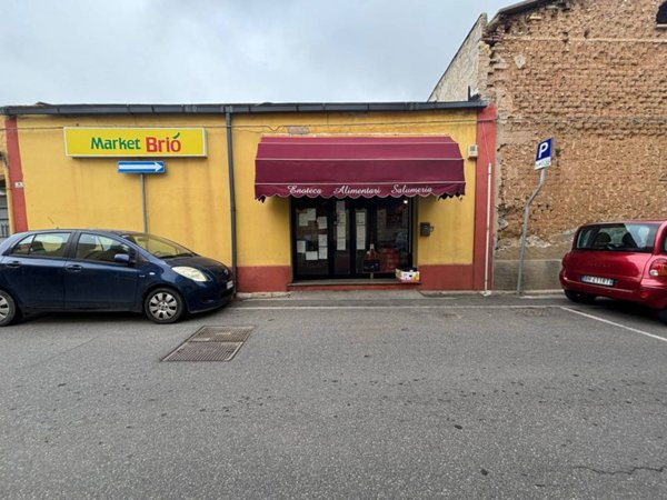 negozio in vendita a Cagliari in zona Pirri