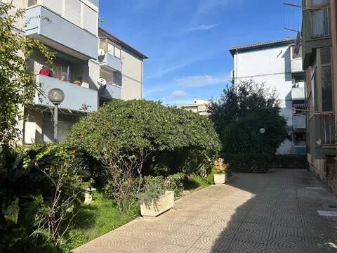 appartamento in vendita a Cagliari in zona Genneruxi