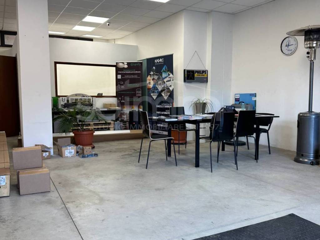 negozio in vendita a Cagliari in zona Is Mirrionis/San Michele