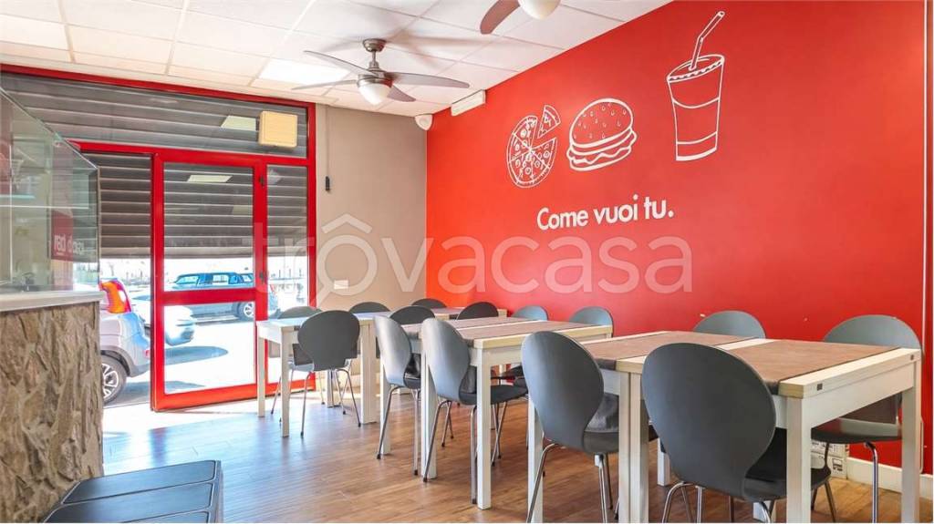 negozio in vendita a Cagliari in zona Monreale