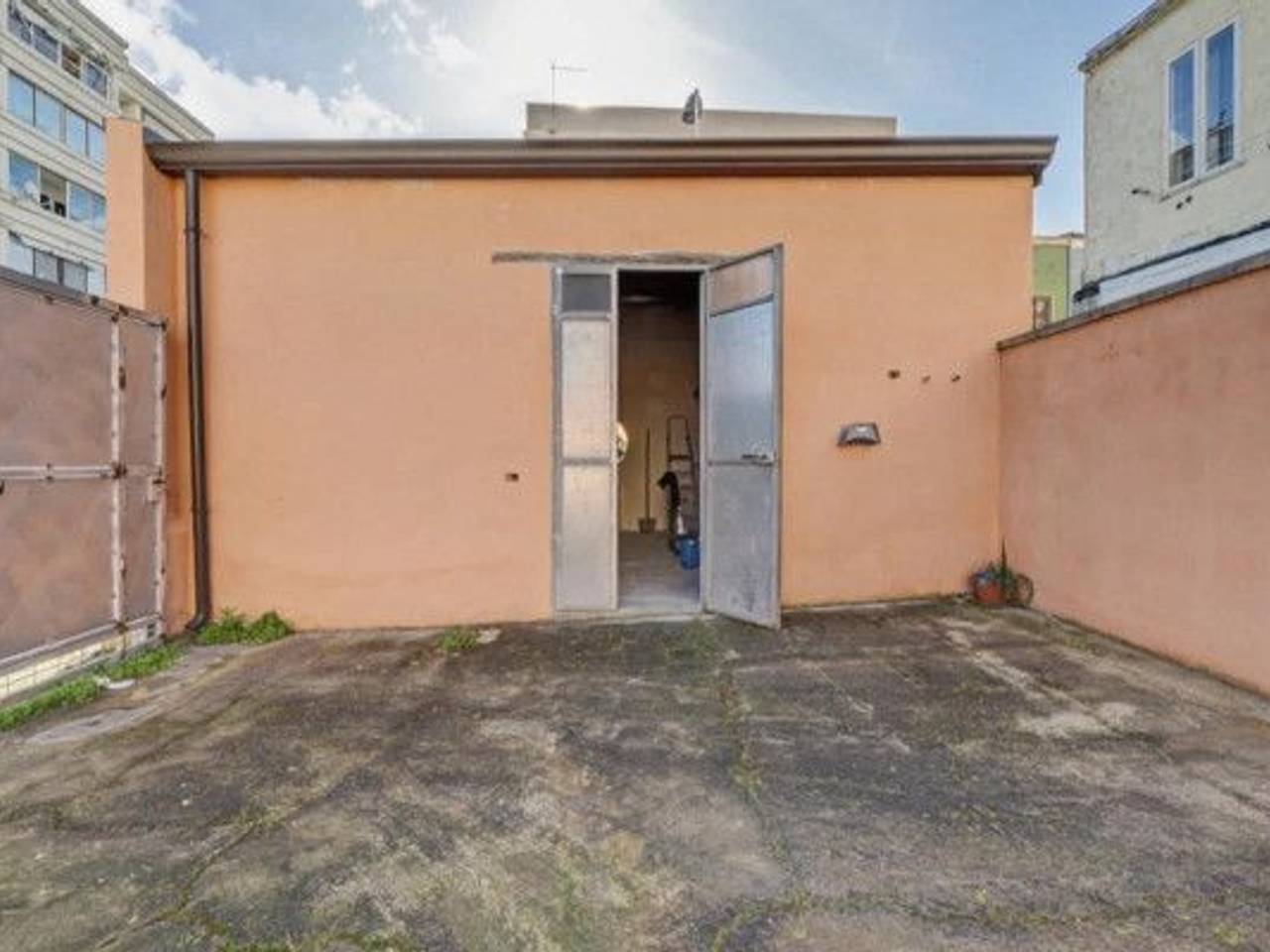 negozio in vendita a Cagliari in zona Tuvixeddu/Tuvumannu