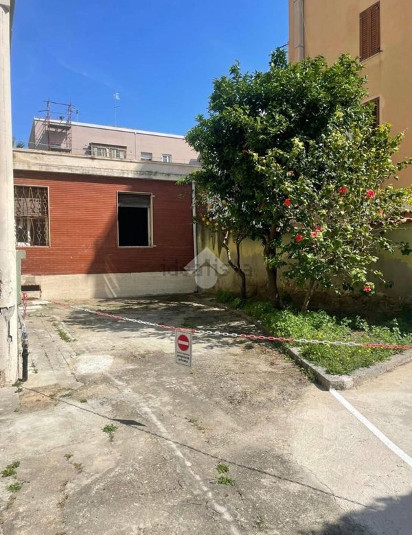 appartamento in vendita a Cagliari in zona Bonaria