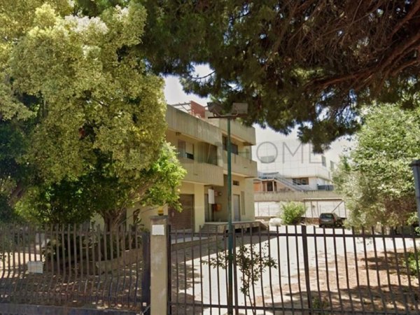 negozio in vendita a Cagliari in zona Pirri