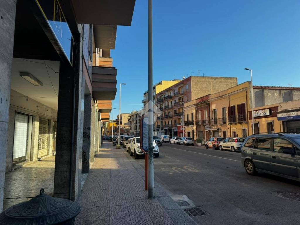 negozio in vendita a Cagliari in zona Is Mirrionis/San Michele