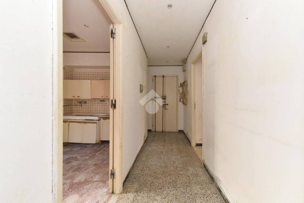 appartamento in vendita a Cagliari in zona Bonaria