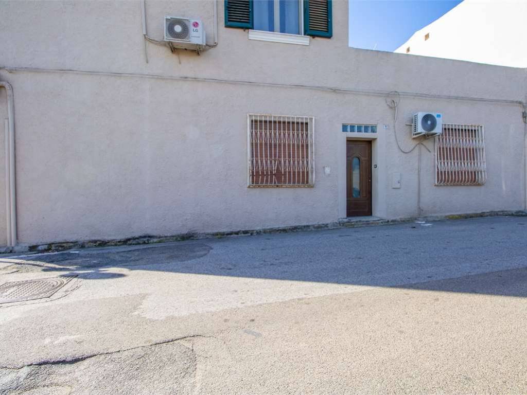 appartamento in vendita a Cagliari in zona Pirri